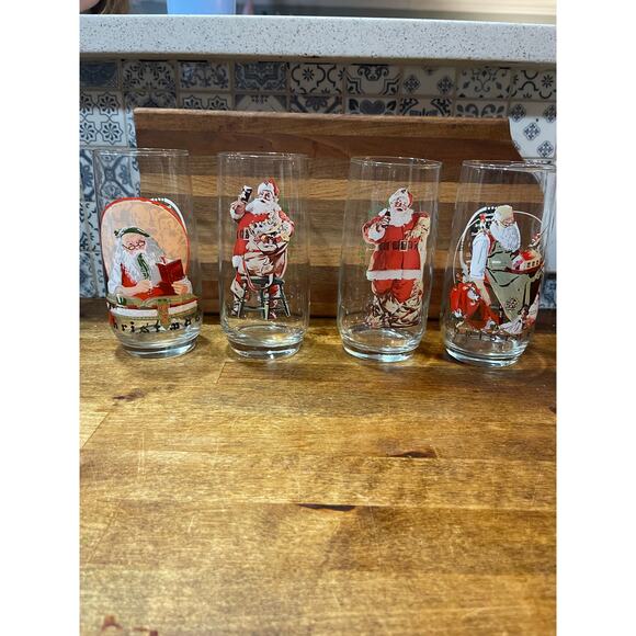 Set of 4 Vintage Santa Coca-Cola Glasses - Picture 2 of 16